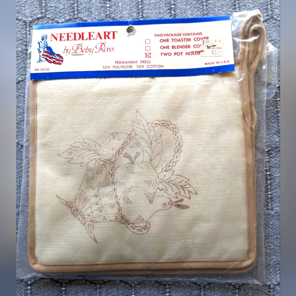 Vintage sealed package Two Pot holders Needle Art fruit basket Betsy Ross